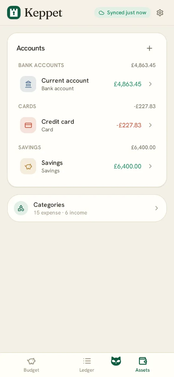 The Keppet assets screen: a current account, a credit card and a savings account with their balances.